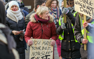 Grafið undan grunngildum