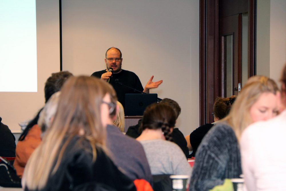 Framleiðir íslenskur vinnumarkaður kerfisbundið öryrkja úr láglaunafólki?