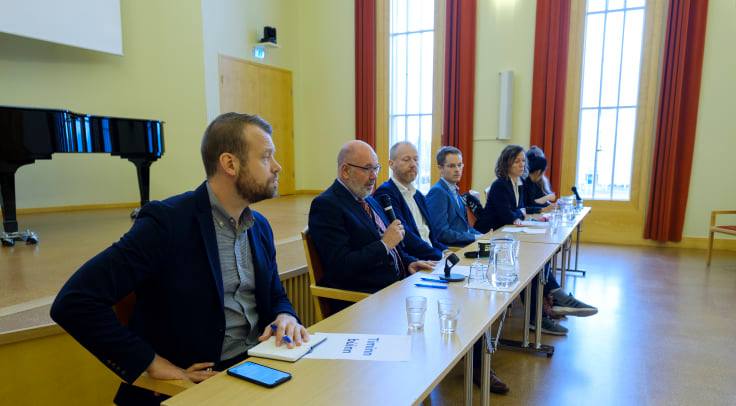 Krafa um að ráðherra láti ráðuneytisstjóra axla ábyrgð