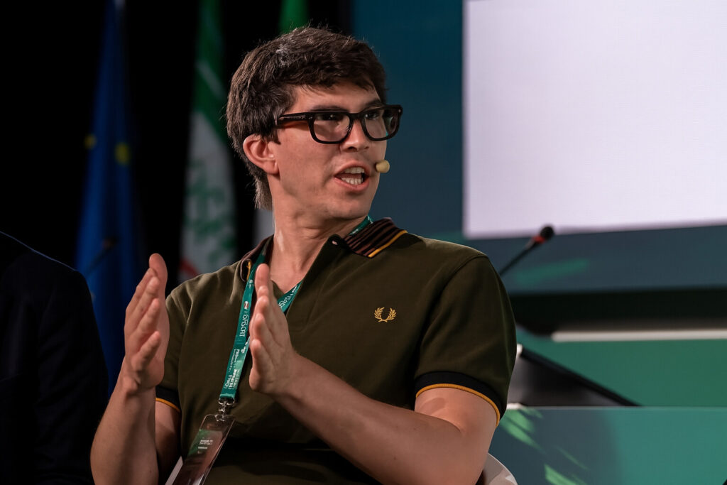 Skítugir atvinnuhættir – Hvernig hreinsum við til í ræstingageiranum?